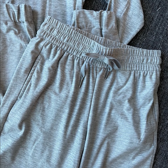 Grey Activewear Set - Picture 4 of 5